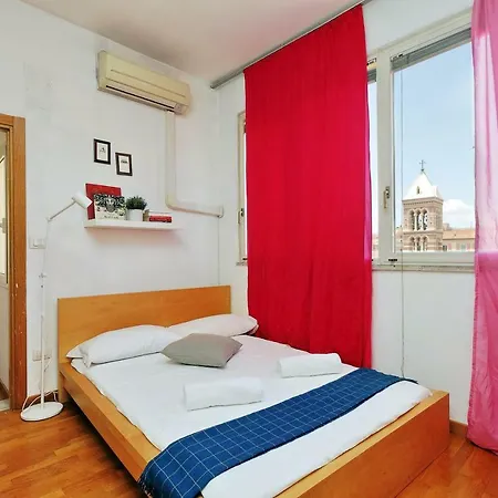 Via Firenze Terrace * Rom